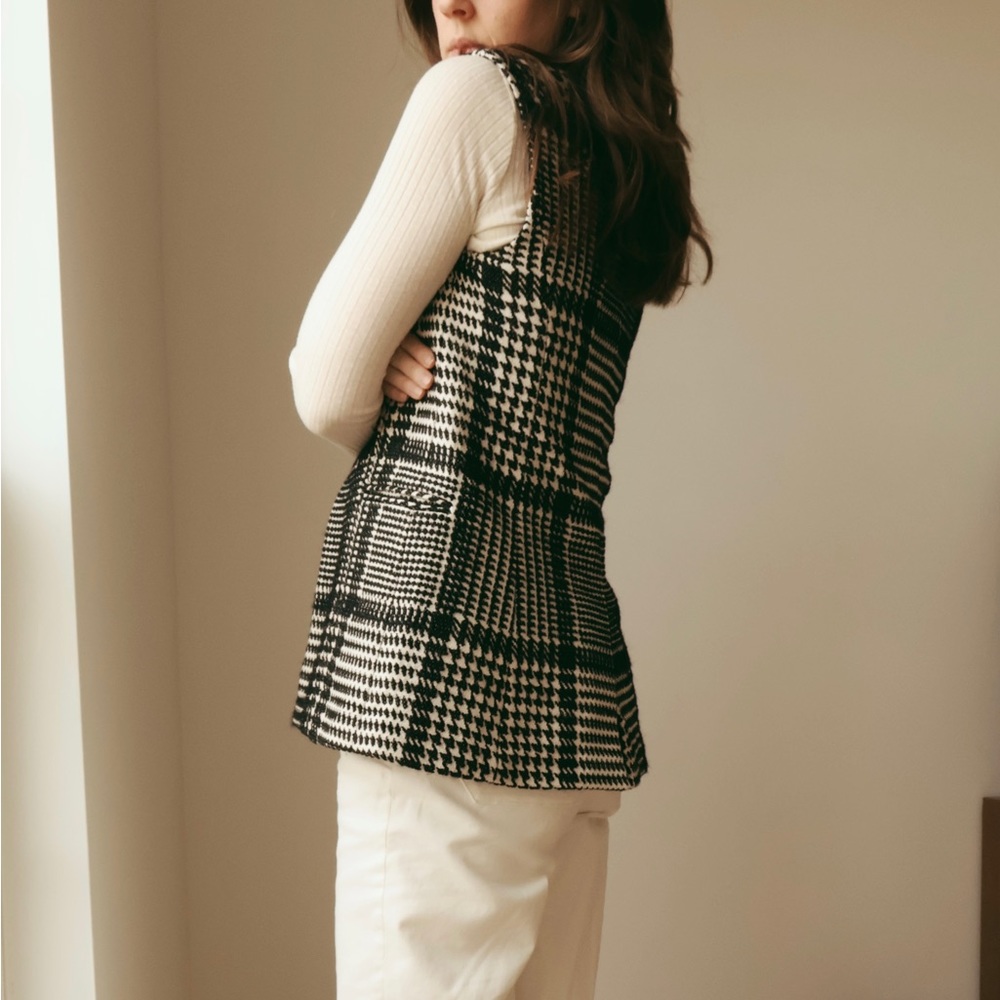 Houndstooth Print Vest - Picture 5 of 9